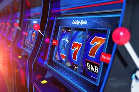 Close-up dari meja blackjack langsung dalam turnamen bet808 dengan dealer profesional
